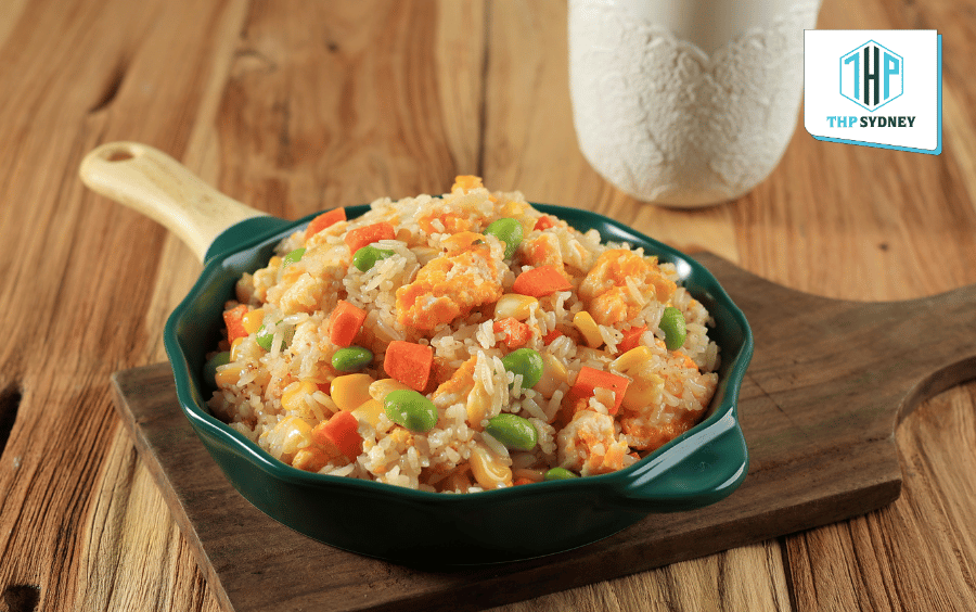 Chế biến món cơm chiên thập cẩm thơm ngon từ gạo ST25