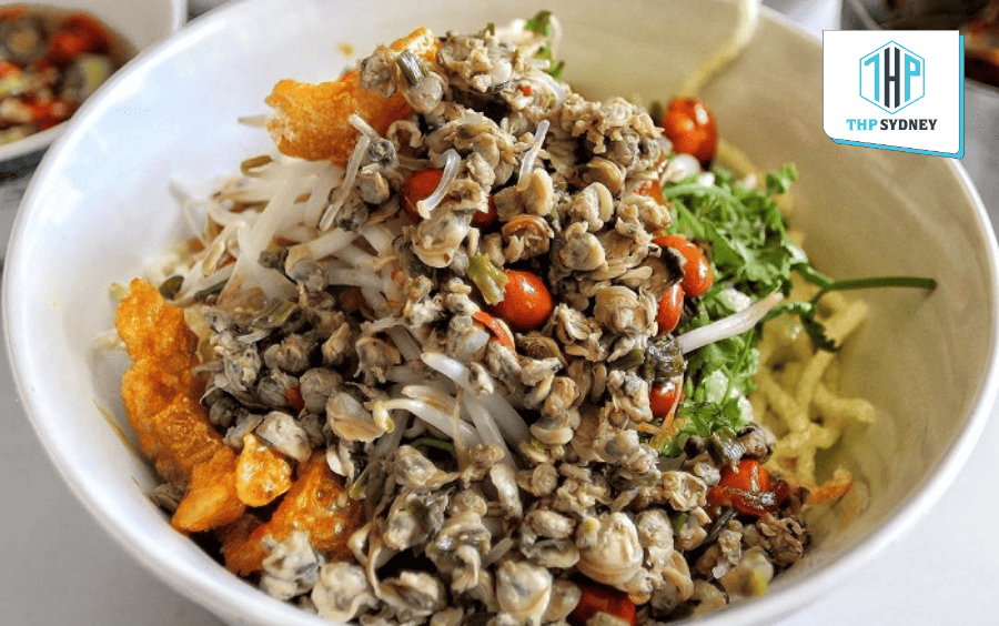 Cơm hến bùng vị, đặc sản xứ Huế 