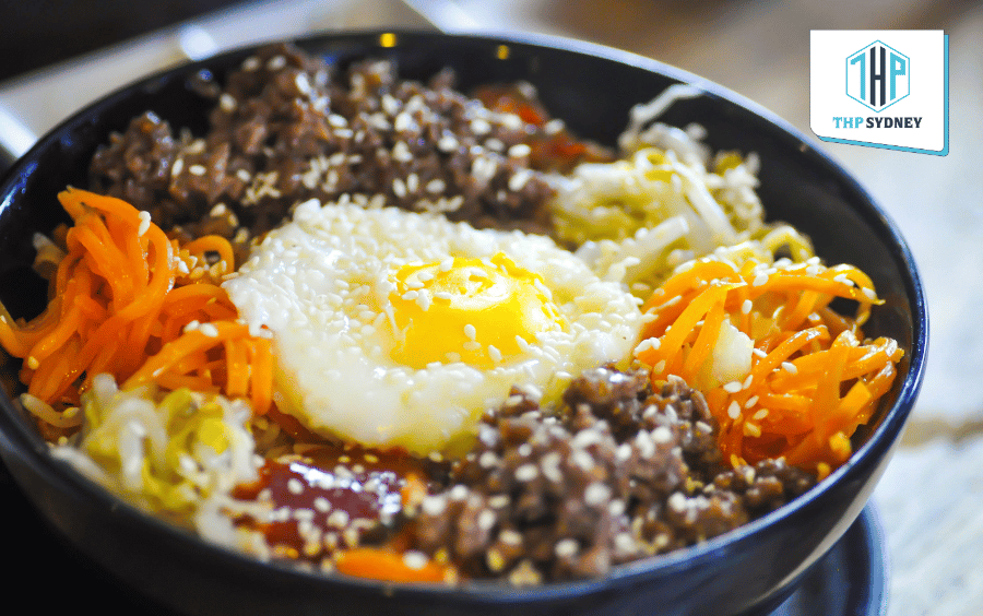 Gạo ST25 giúp món cơm trộn mềm tơi, bắt vị