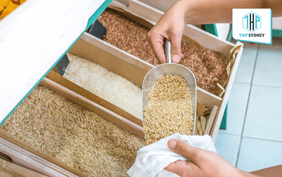 Mua thử số lượng nhỏ trước để kiểm tra chất lượng gạo