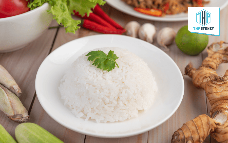 Nấu cơm ST25 dẻo mềm, thơm hương lá dứa